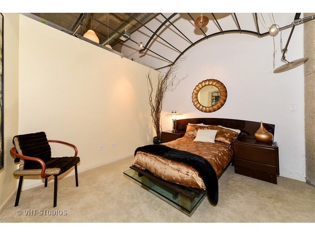 For Sale: 758 N Larrabee St #418 Chicago, IL 60654