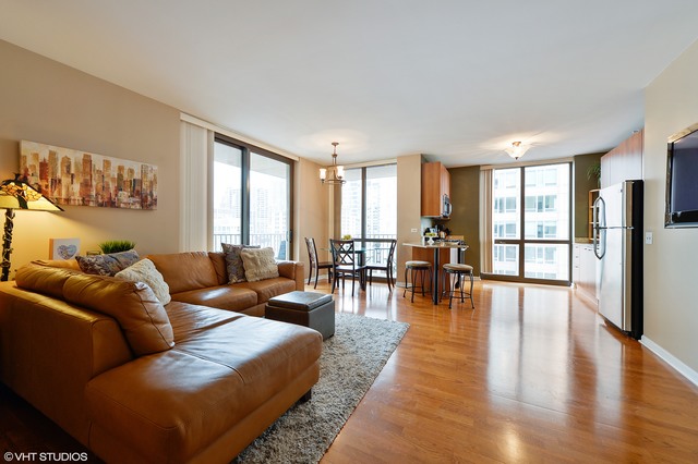 635 N Dearborn St #2206