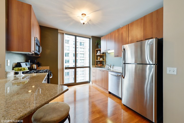635 N Dearborn St #2206