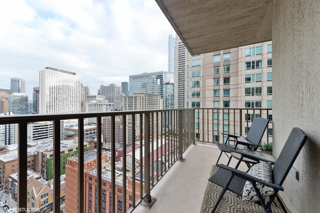 635 N Dearborn St #2206