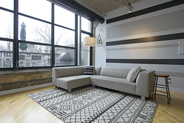 3323 N Paulina St #5G