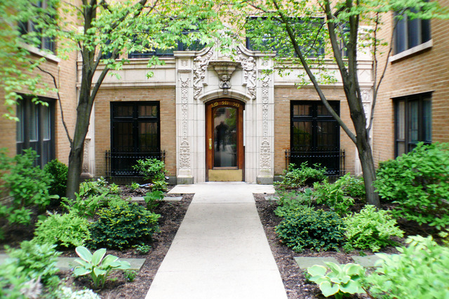 For Sale: 539 W Roscoe St #APT G Chicago, IL 60657