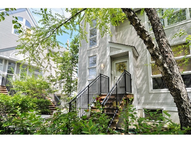 For Sale: 3046 N Sheffield Ave #APT C Chicago, IL 60657