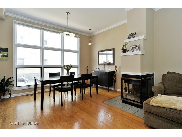 For Sale: 3046 N Sheffield Ave #APT C Chicago, IL 60657