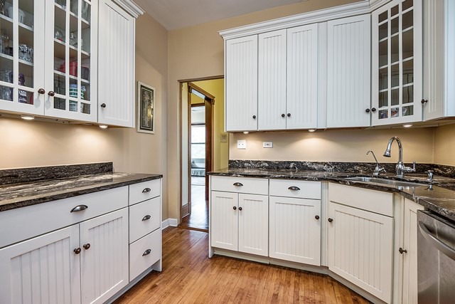 For Sale: 625 W Barry Ave #APT 2N Chicago, IL 60657