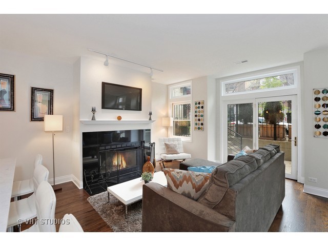2850 N Southport Ave #1