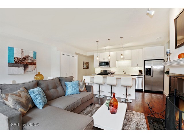 2850 N Southport Ave #1