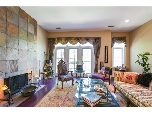 For Sale: 5828 N Paulina St #APT 2N Chicago, IL 60660