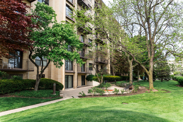 For Sale: 4601 W Touhy Ave #APT 801 Lincolnwood, IL 60712