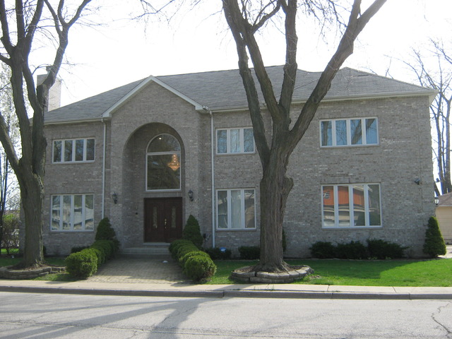 For Sale: 7155 N Karlov Ave Lincolnwood, IL 60712