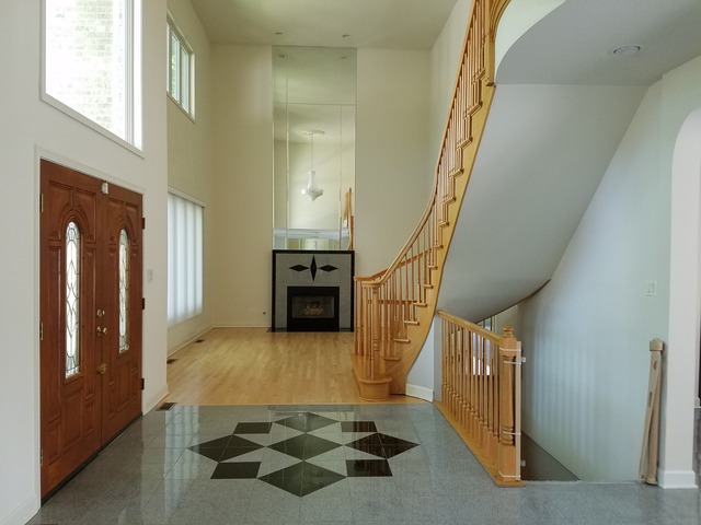 For Sale: 7155 N Karlov Ave Lincolnwood, IL 60712