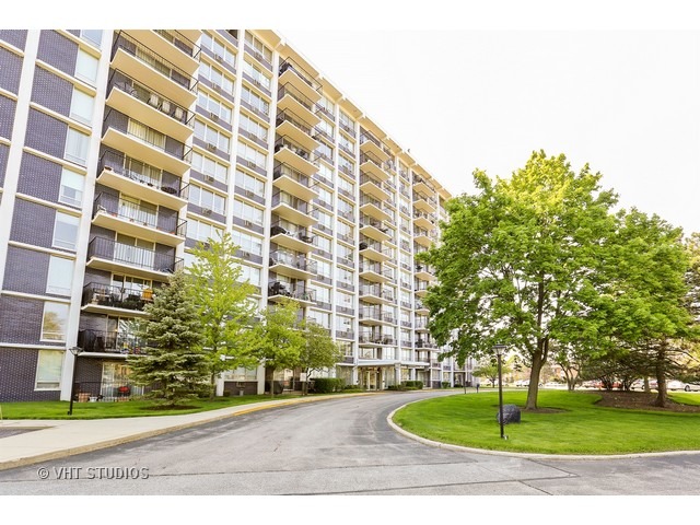 For Sale: 8801 W Golf Rd #APT 1I Niles, IL 60714