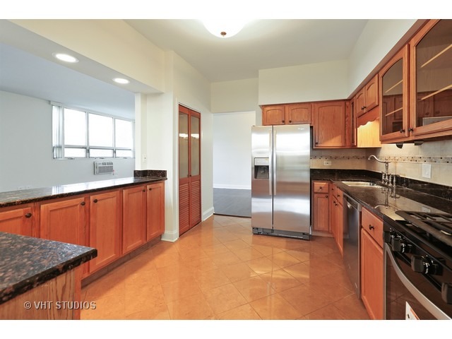 For Sale: 8801 W Golf Rd #APT 1I Niles, IL 60714