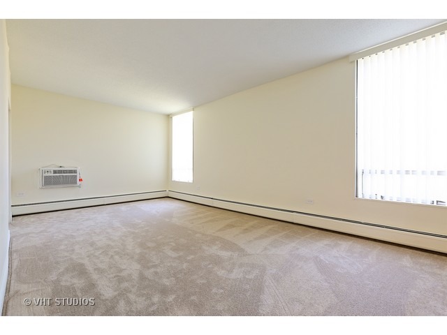 For Sale: 8801 W Golf Rd #APT 1I Niles, IL 60714