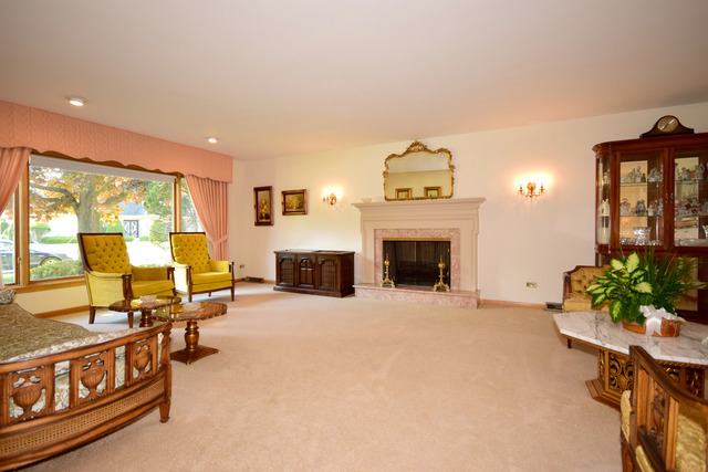 For Sale: 6827 N Lexington Ln Niles, IL 60714