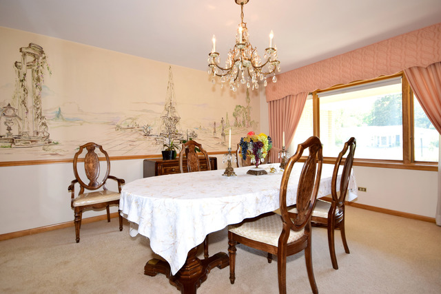 For Sale: 6827 N Lexington Ln Niles, IL 60714