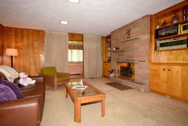 For Sale: 6827 N Lexington Ln Niles, IL 60714