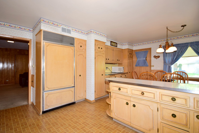 For Sale: 6827 N Lexington Ln Niles, IL 60714