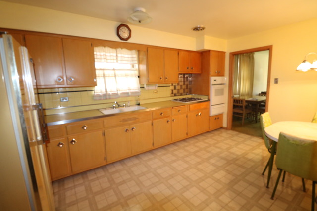 For Sale: 9129 S Clifton Park Ave Evergreen Park, IL 60805