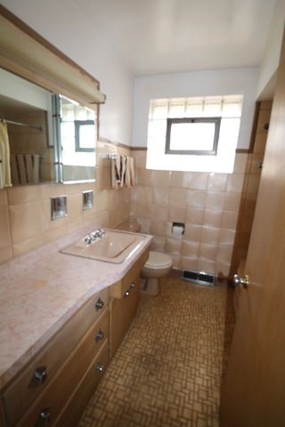 For Sale: 9129 S Clifton Park Ave Evergreen Park, IL 60805