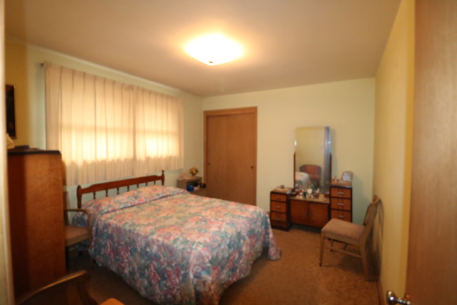 For Sale: 9129 S Clifton Park Ave Evergreen Park, IL 60805