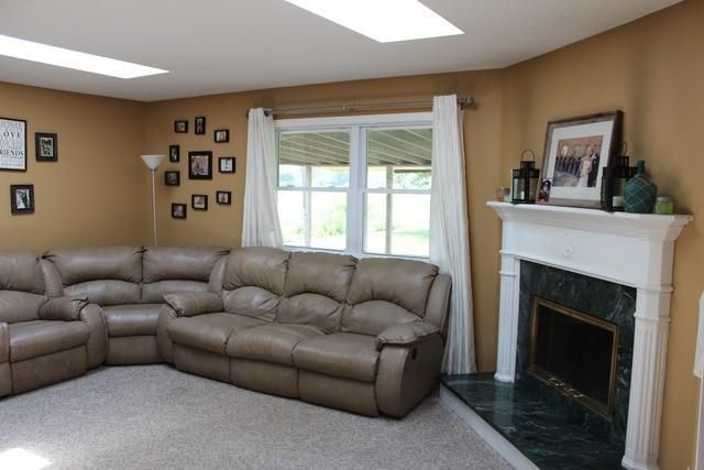 160 Holly Dr