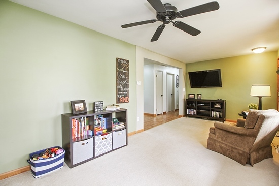 274 W Country Ct