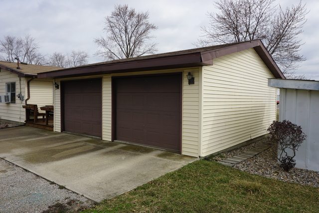 410 E Locust St