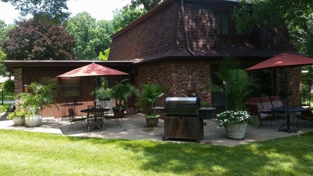 1613 Riverside Cir