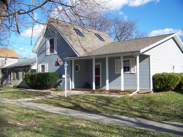 For Sale: 805 S 5th St Oregon, IL 61061