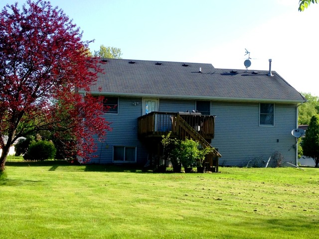 For Sale: 105 Liverpool Dr Poplar Grove, IL 61065