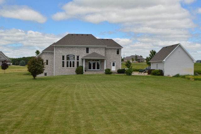 For Sale: 10436 E Deer Creek Ct Rochelle, IL 61068