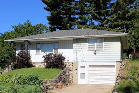 537 E High St