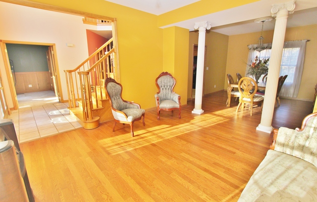 900 Deerfield Ln