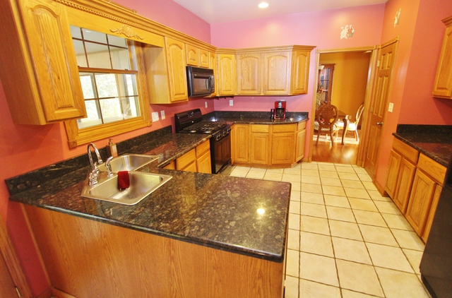 900 Deerfield Ln