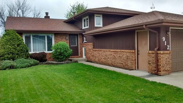 For Sale: 912 W Mckinley Rd Ottawa, IL 61350