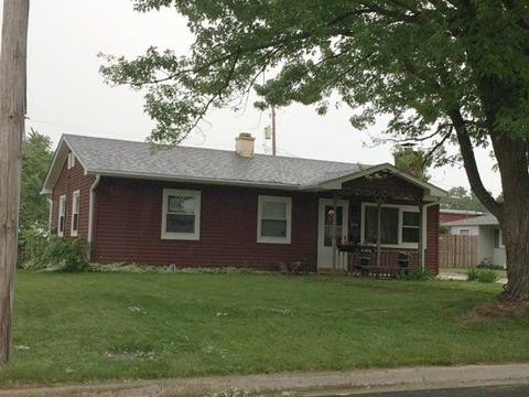 1045 Baker Ave
