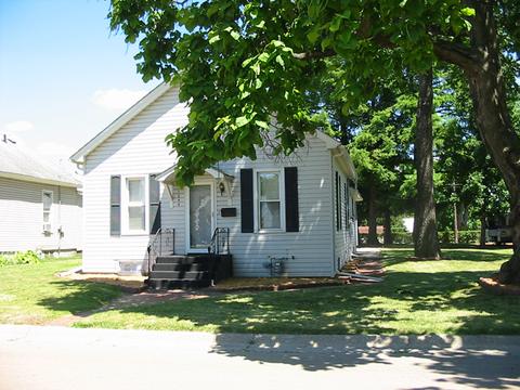 1045 Baker Ave