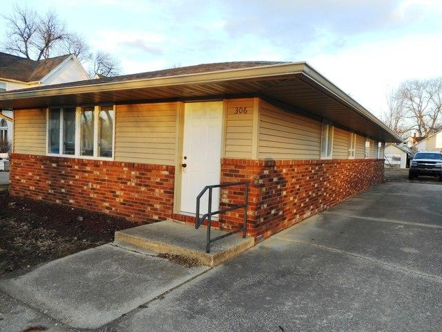 210 Oak St