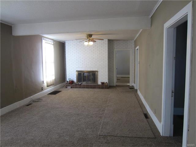 For Sale: 726 W Sycamore St Carrollton, IL 62016