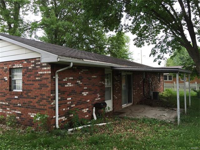 For Sale: 1013 W County Rd Jerseyville, IL 62052