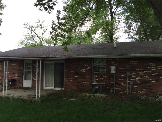 For Sale: 1013 W County Rd Jerseyville, IL 62052