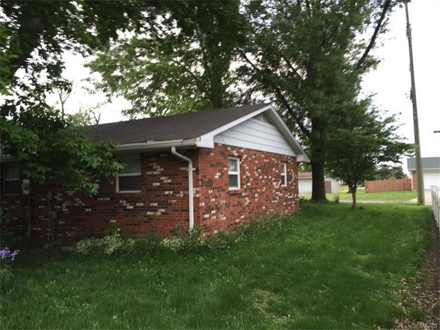 For Sale: 1013 W County Rd Jerseyville, IL 62052