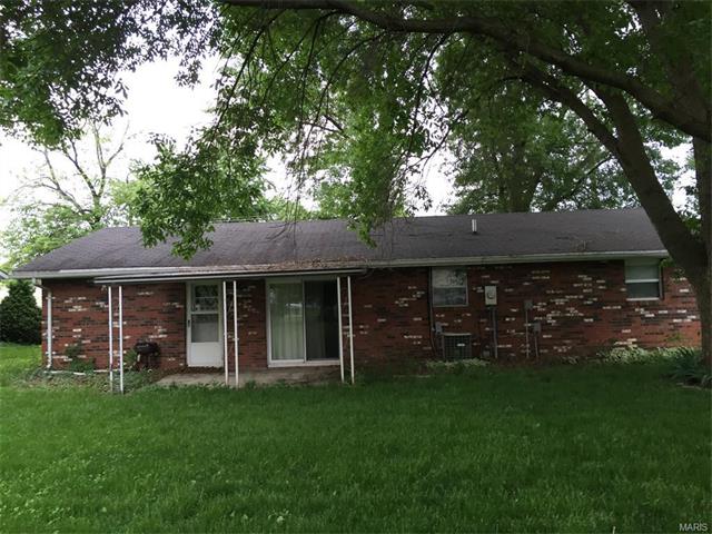 For Sale: 1013 W County Rd Jerseyville, IL 62052