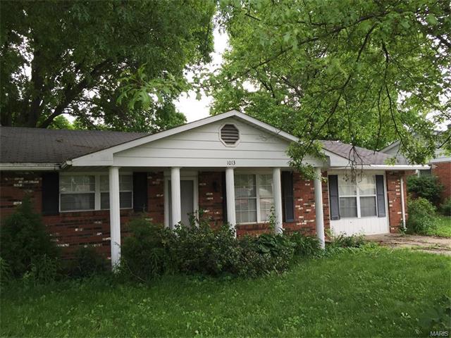 For Sale: 1013 W County Rd Jerseyville, IL 62052