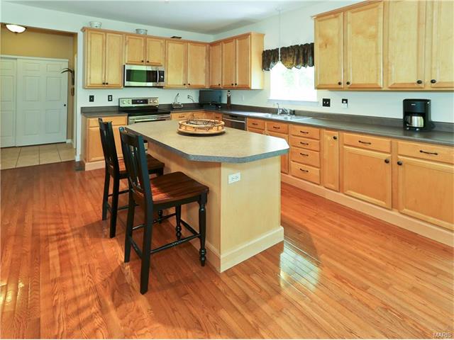 For Sale: 1126 Stonewolf Trl Fairview Heights, IL 62208