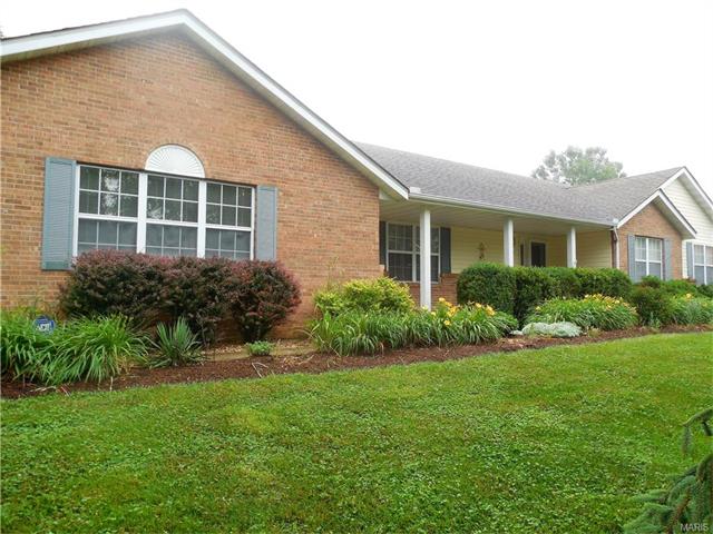 For Sale: 4906 Lawrence Dr Fairview Heights, IL 62208