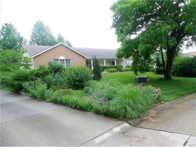 For Sale: 4906 Lawrence Dr Fairview Heights, IL 62208