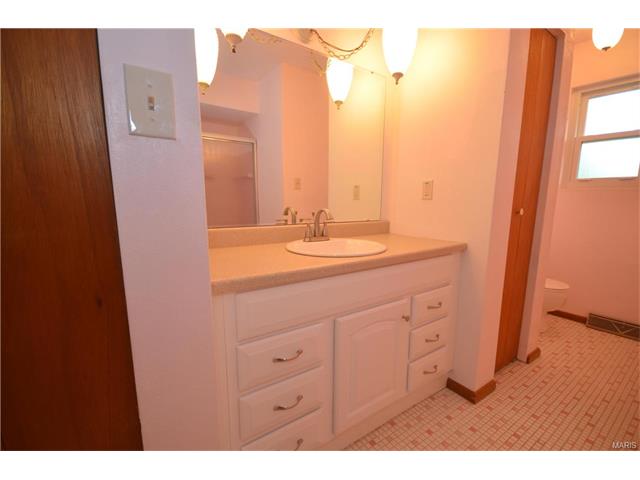 18 Estates View Dr