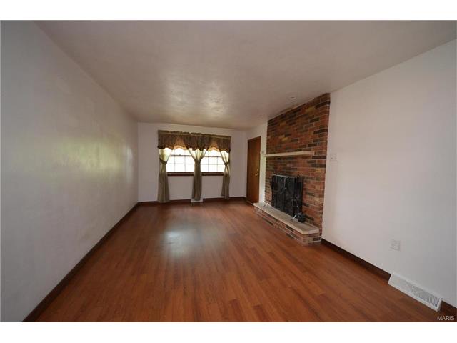 For Sale: 800 Primrose Dr Belleville, IL 62220
